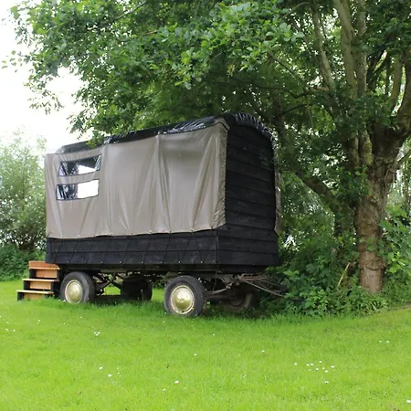 Luxury tent Olivian Schoonrewoerd